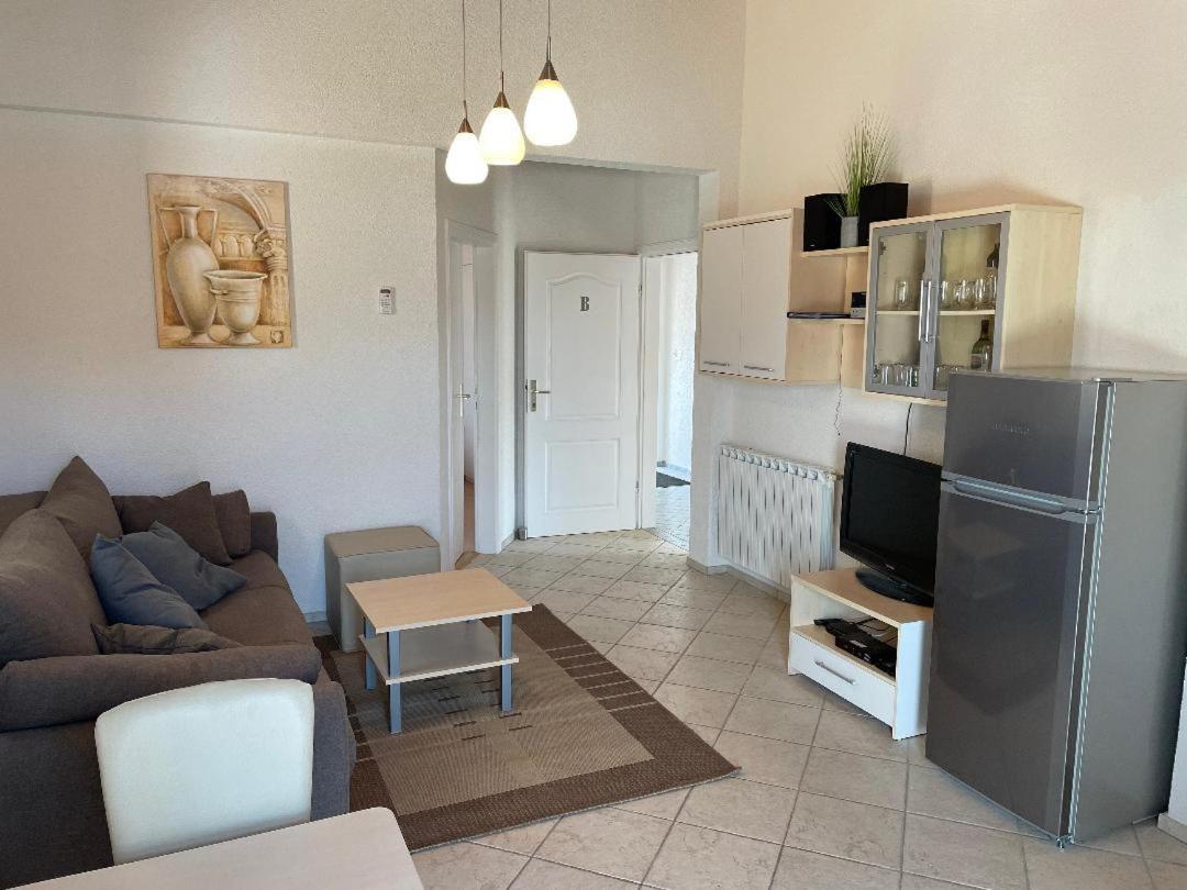 Apartment Gordana Vir Luaran gambar